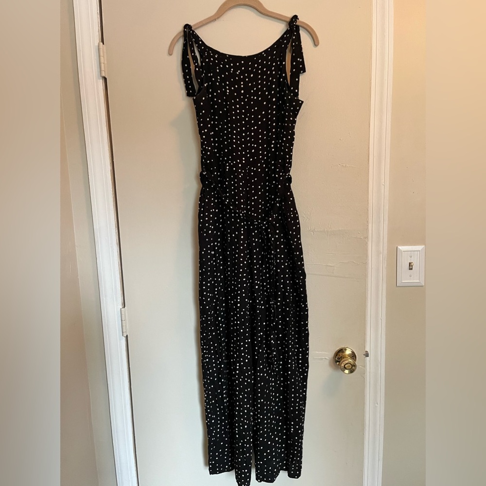 Pardons of peace, polkadot Jumpsuit size small . It was the wrong size for me .